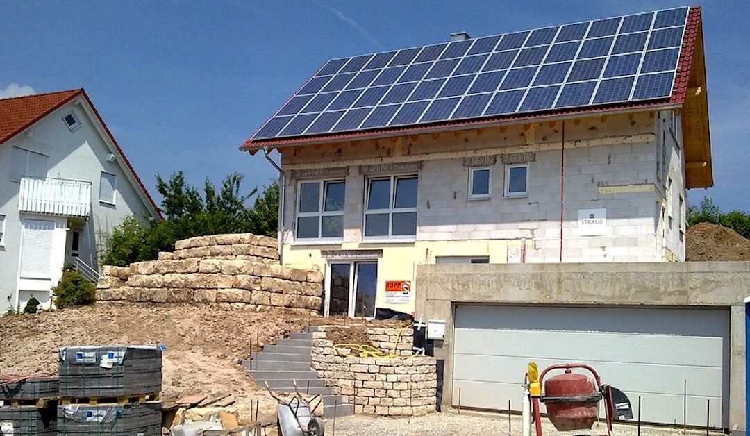 Napelemre is lehet pályázni az otthonfelújítási programban!